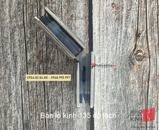 Bản lề kính 135 độ lệch đẹp